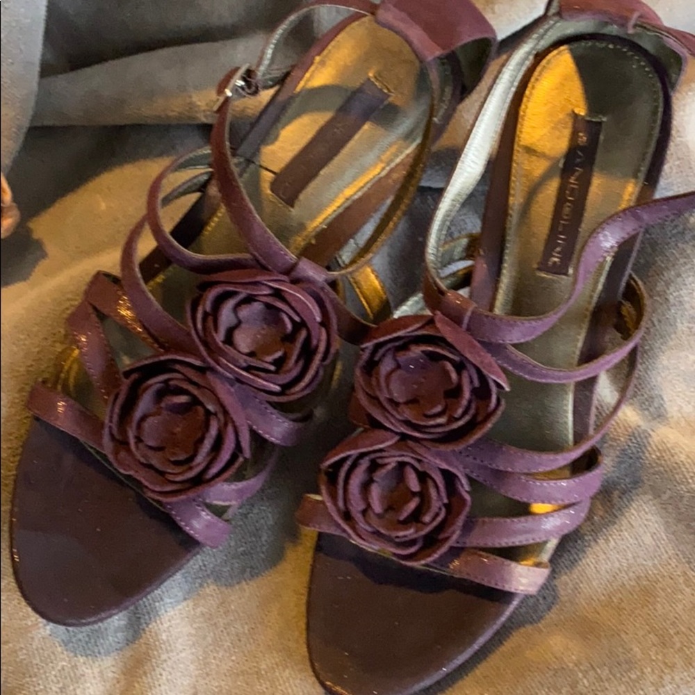 Open toe strap rosebud shoes